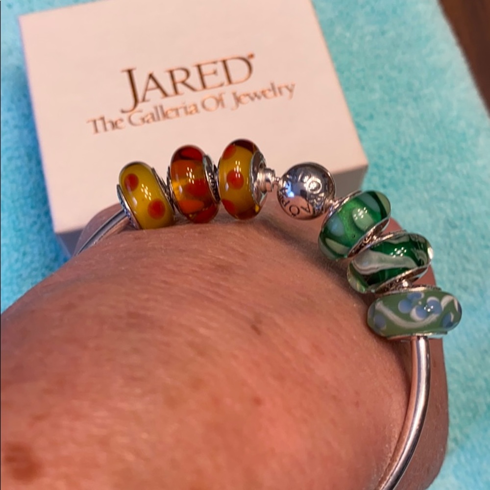 PANDORA 925 STERLING BANGLE BRACELET& 6 CHARMS - Picture 2 of 13